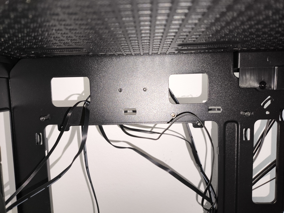 DeepCool Matrexx 55 Mesh V4 C - test obudowy. Dużo miejsca i mocny nacisk na przepływ powietrza, choć sama obudowa jest wybitnie budżetowa