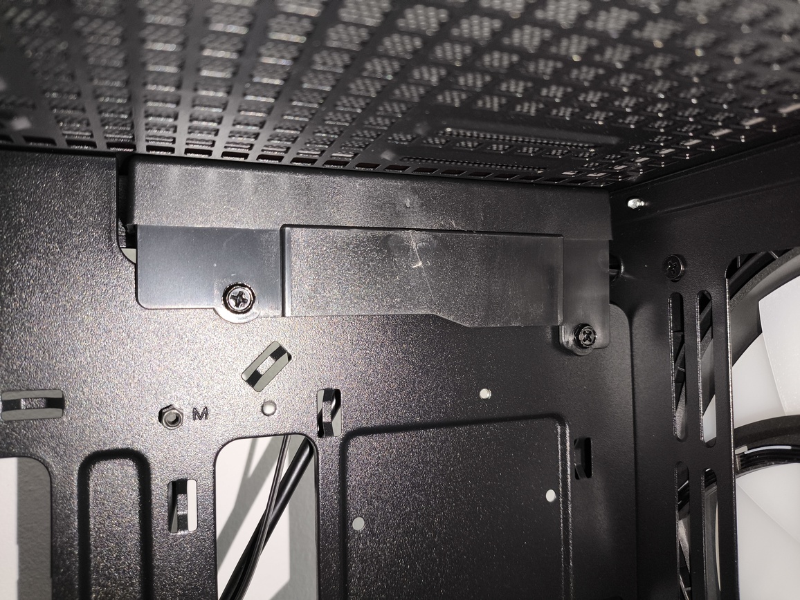DeepCool Matrexx 55 Mesh V4 C - test obudowy. Dużo miejsca i mocny nacisk na przepływ powietrza, choć sama obudowa jest wybitnie budżetowa