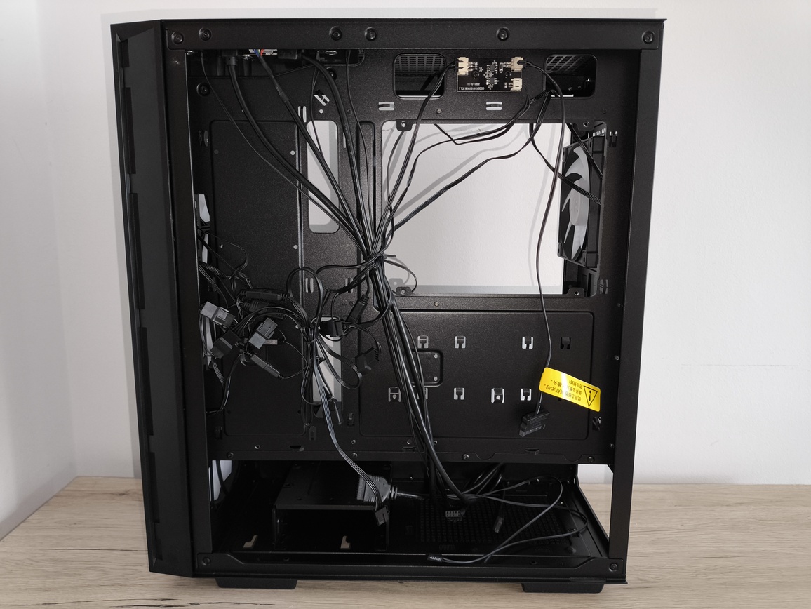 DeepCool Matrexx 55 Mesh V4 C - test obudowy. Dużo miejsca i mocny nacisk na przepływ powietrza, choć sama obudowa jest wybitnie budżetowa