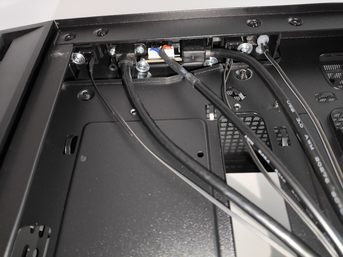 DeepCool Matrexx 55 Mesh V4 C - test obudowy. Dużo miejsca i mocny nacisk na przepływ powietrza, choć sama obudowa jest wybitnie budżetowa