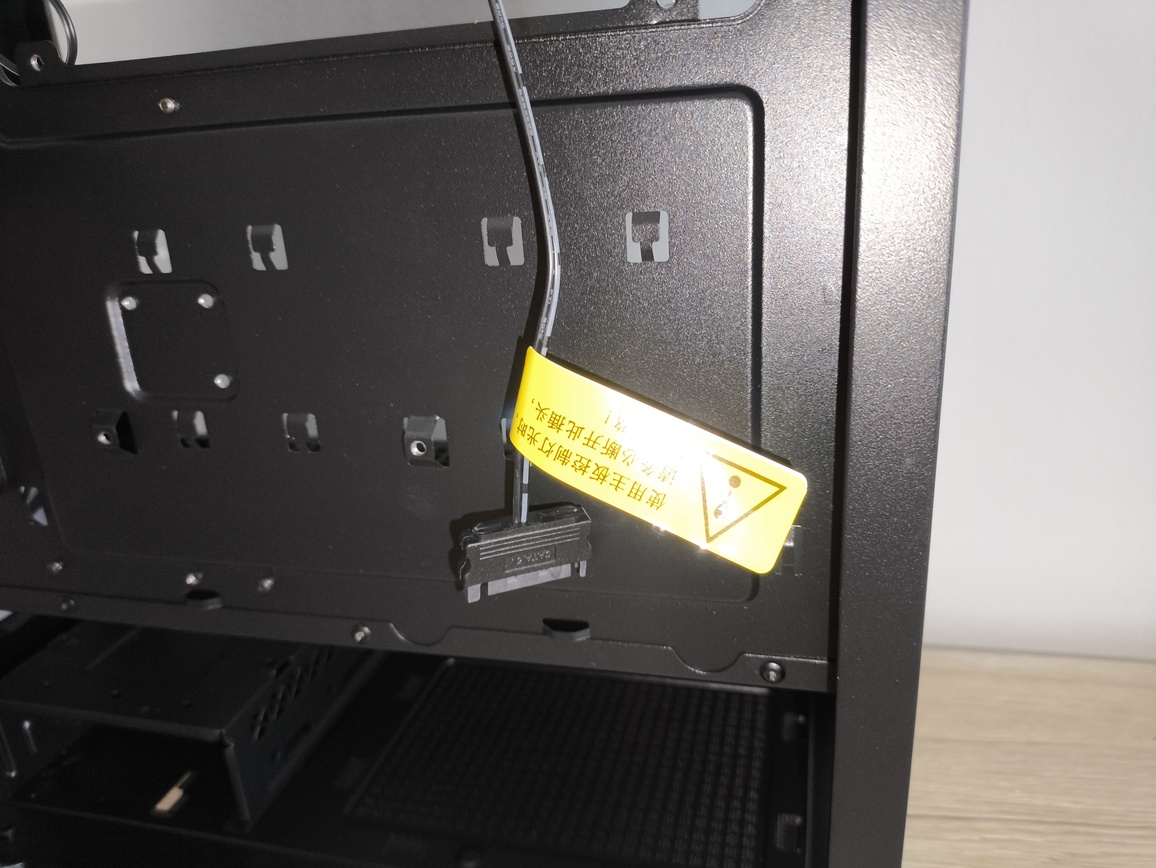 DeepCool Matrexx 55 Mesh V4 C - test obudowy. Dużo miejsca i mocny nacisk na przepływ powietrza, choć sama obudowa jest wybitnie budżetowa