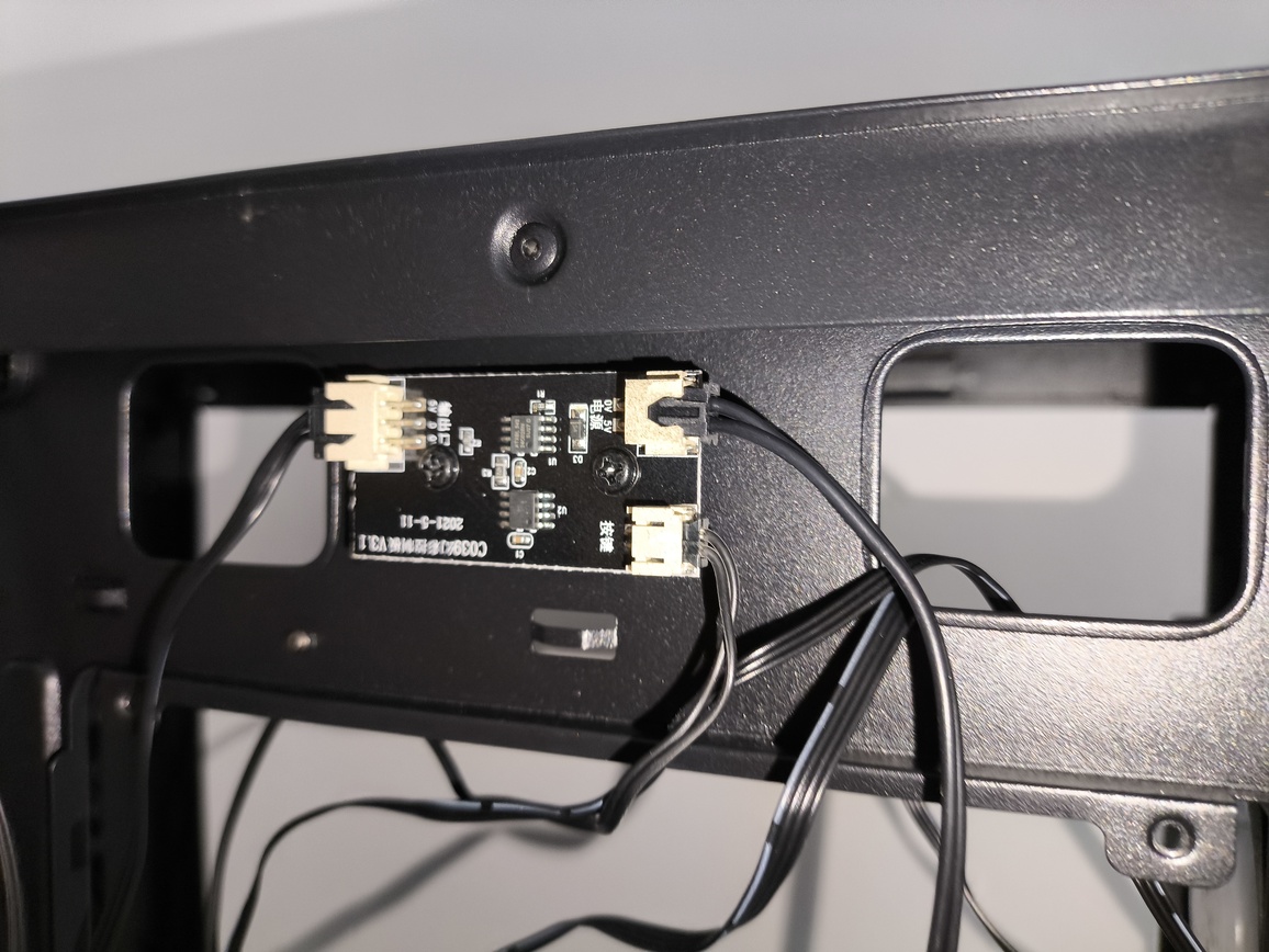 DeepCool Matrexx 55 Mesh V4 C - test obudowy. Dużo miejsca i mocny nacisk na przepływ powietrza, choć sama obudowa jest wybitnie budżetowa