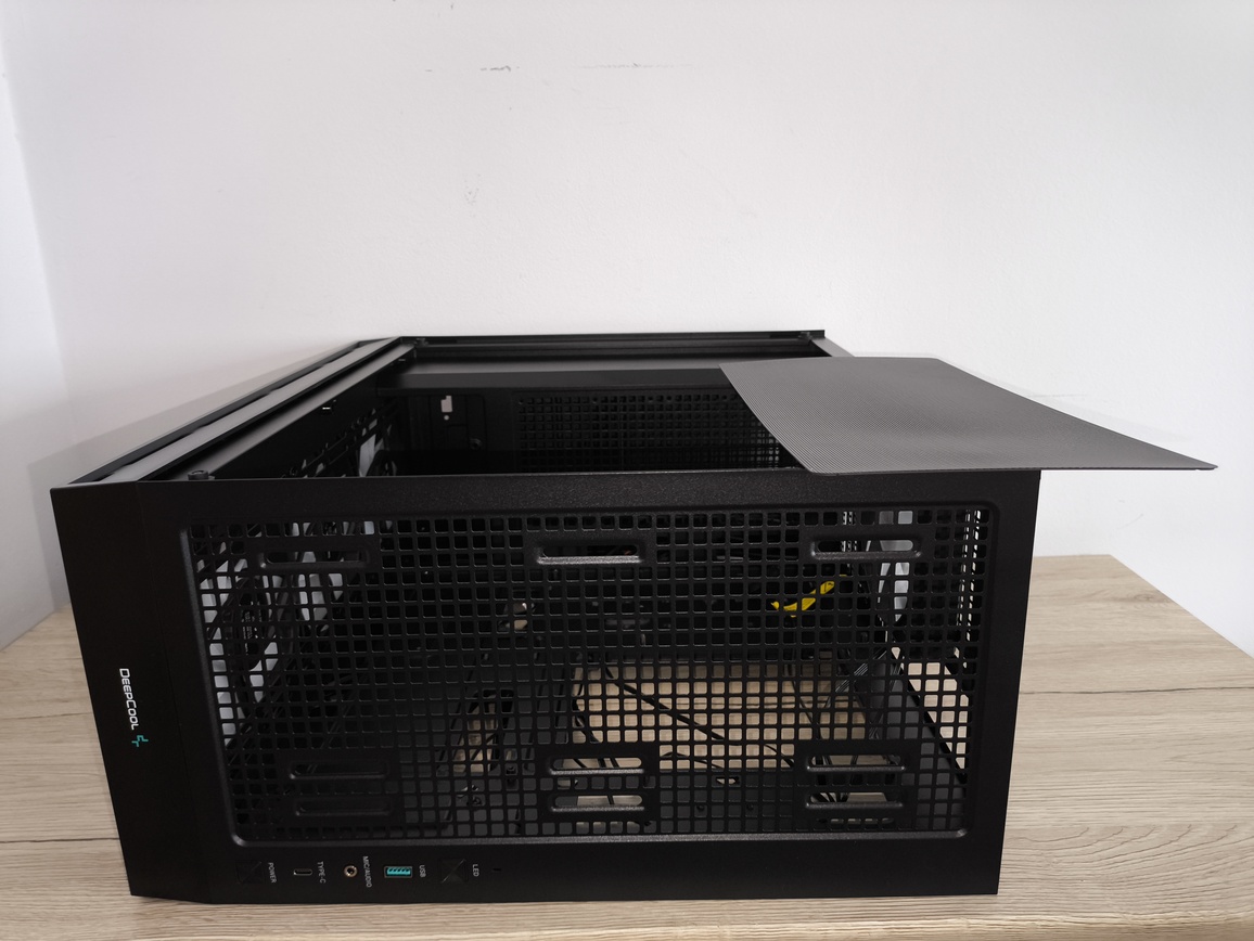 DeepCool Matrexx 55 Mesh V4 C - test obudowy. Dużo miejsca i mocny nacisk na przepływ powietrza, choć sama obudowa jest wybitnie budżetowa