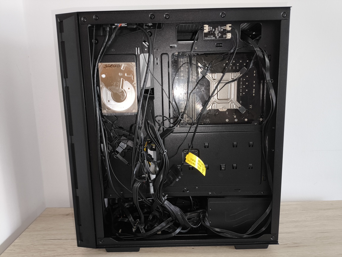 DeepCool Matrexx 55 Mesh V4 C - test obudowy. Dużo miejsca i mocny nacisk na przepływ powietrza, choć sama obudowa jest wybitnie budżetowa