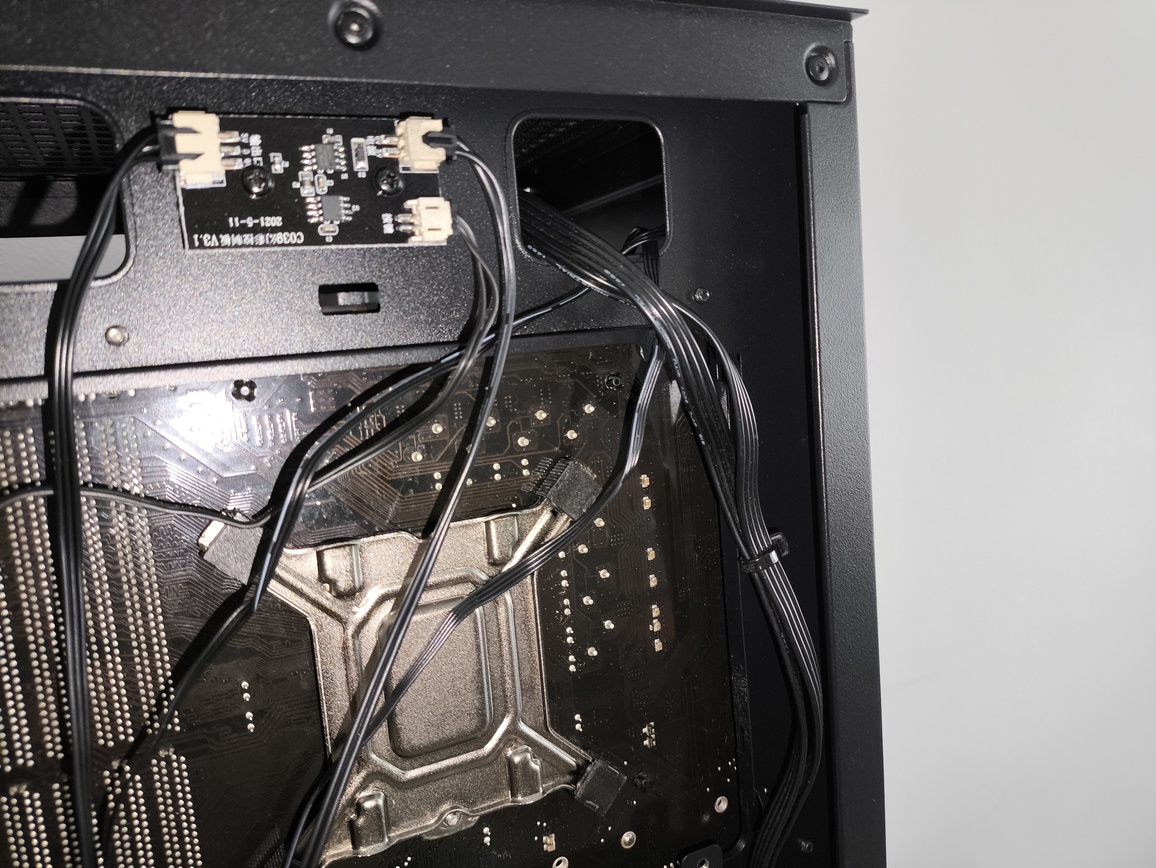 DeepCool Matrexx 55 Mesh V4 C - test obudowy. Dużo miejsca i mocny nacisk na przepływ powietrza, choć sama obudowa jest wybitnie budżetowa