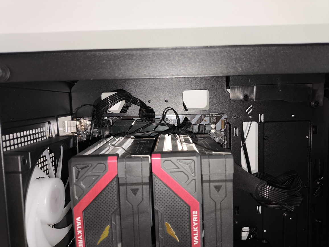 DeepCool Matrexx 55 Mesh V4 C - test obudowy. Dużo miejsca i mocny nacisk na przepływ powietrza, choć sama obudowa jest wybitnie budżetowa
