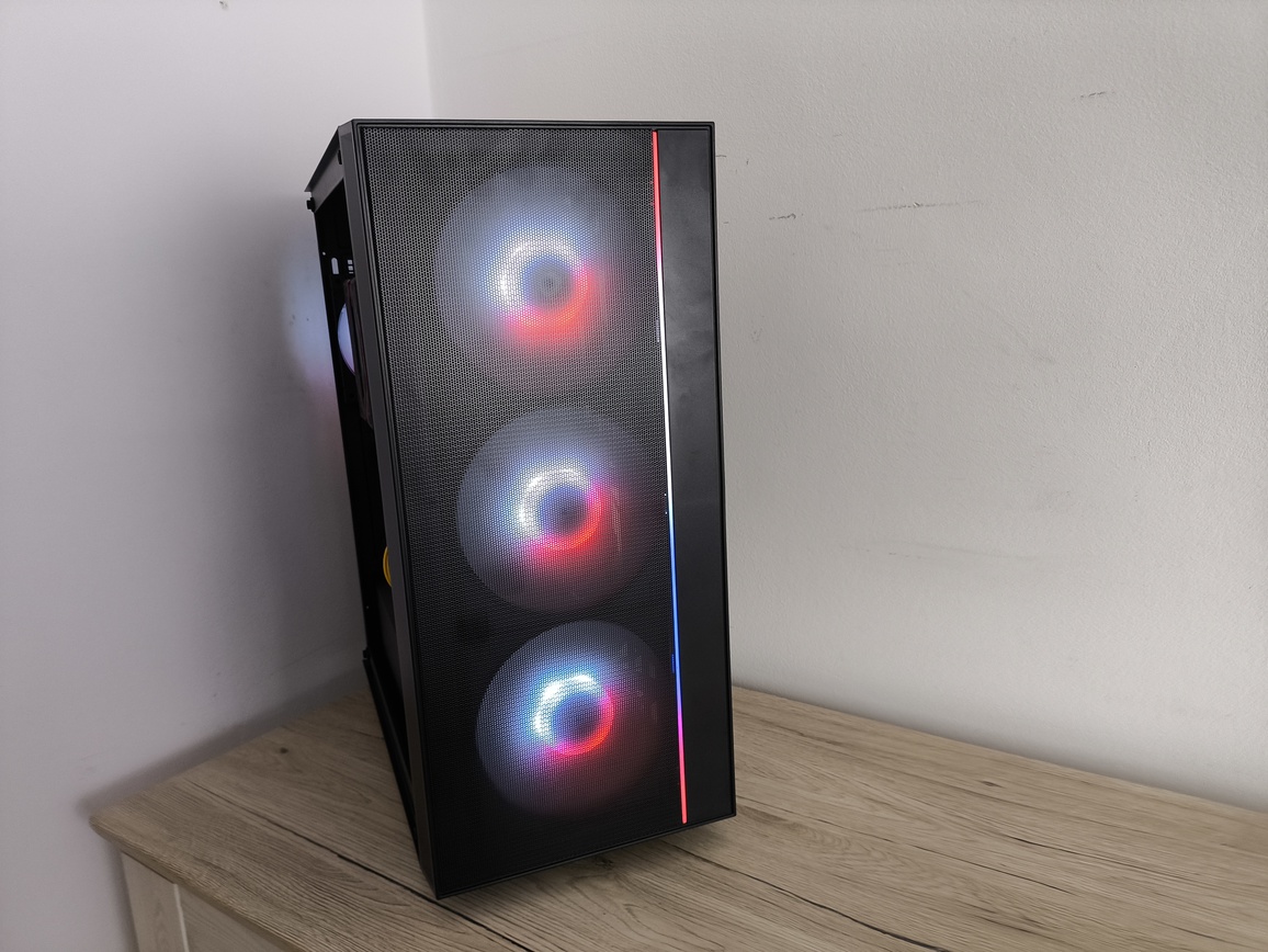 DeepCool Matrexx 55 Mesh V4 C - test obudowy. Dużo miejsca i mocny nacisk na przepływ powietrza, choć sama obudowa jest wybitnie budżetowa