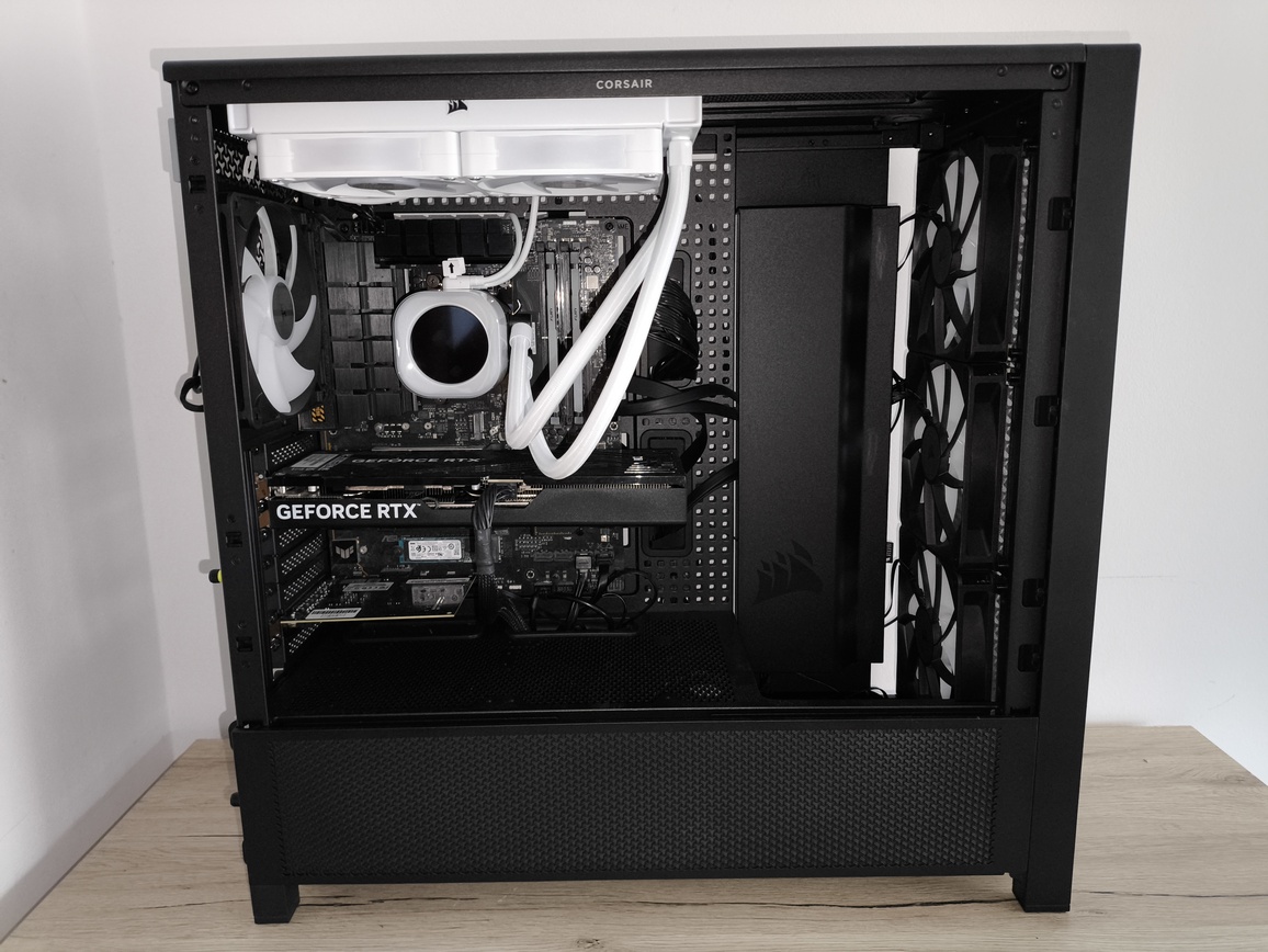 Corsair iCUE LINK TITAN 240 RX LCD - test absurdalnie drogiego chłodzenia AIO jak na rozmiar 240 mm, nawet mimo oferowanych funkcji dodatkowych