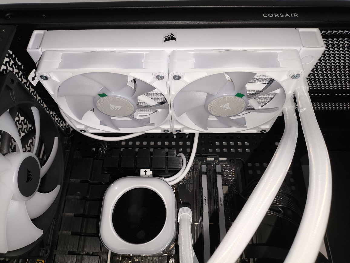Corsair iCUE LINK TITAN 240 RX LCD - test absurdalnie drogiego chłodzenia AIO jak na rozmiar 240 mm, nawet mimo oferowanych funkcji dodatkowych