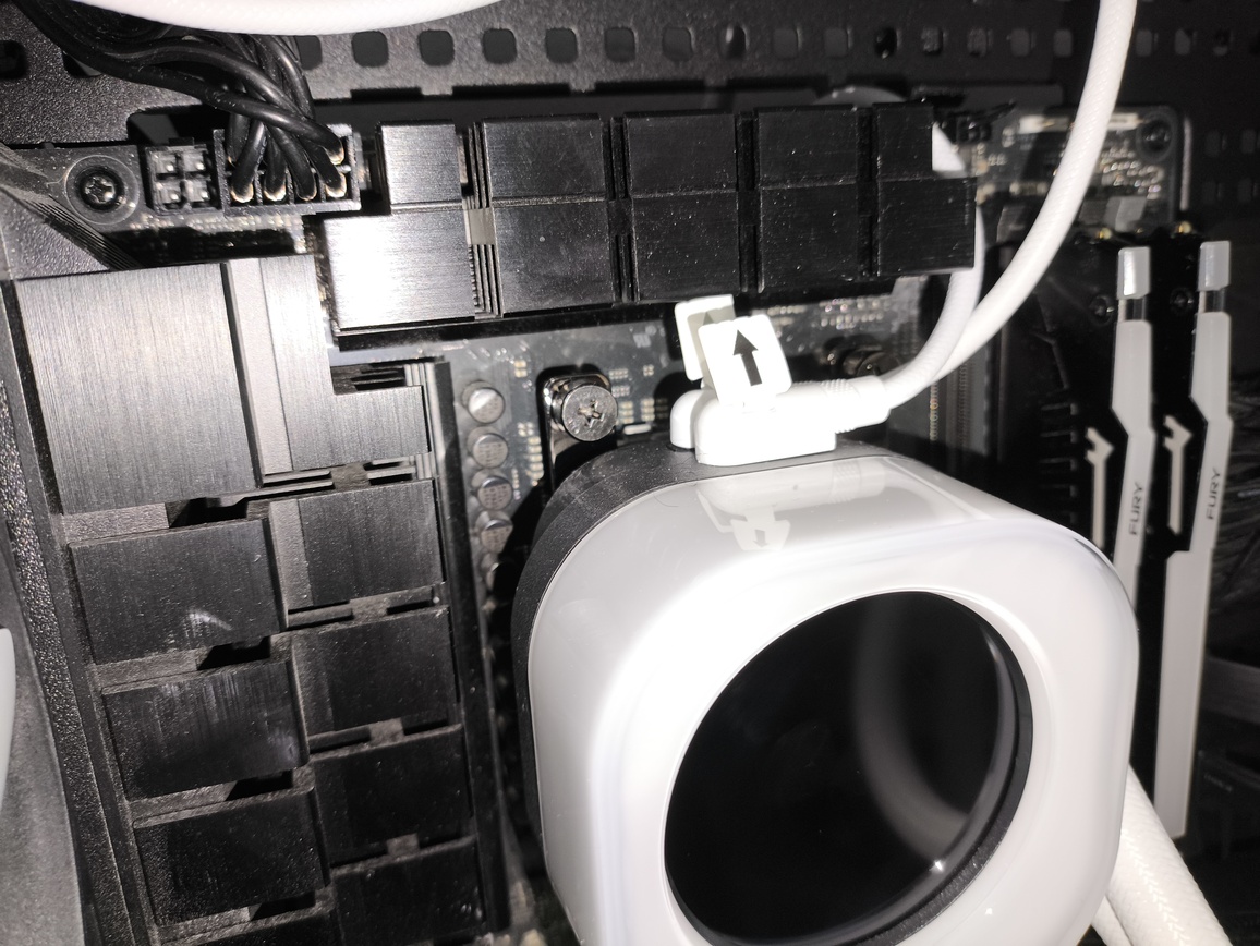 Corsair iCUE LINK TITAN 240 RX LCD - test absurdalnie drogiego chłodzenia AIO jak na rozmiar 240 mm, nawet mimo oferowanych funkcji dodatkowych