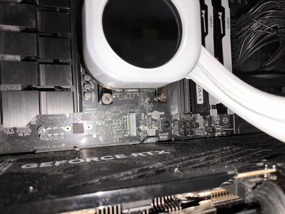 Corsair iCUE LINK TITAN 240 RX LCD - test absurdalnie drogiego chłodzenia AIO jak na rozmiar 240 mm, nawet mimo oferowanych funkcji dodatkowych
