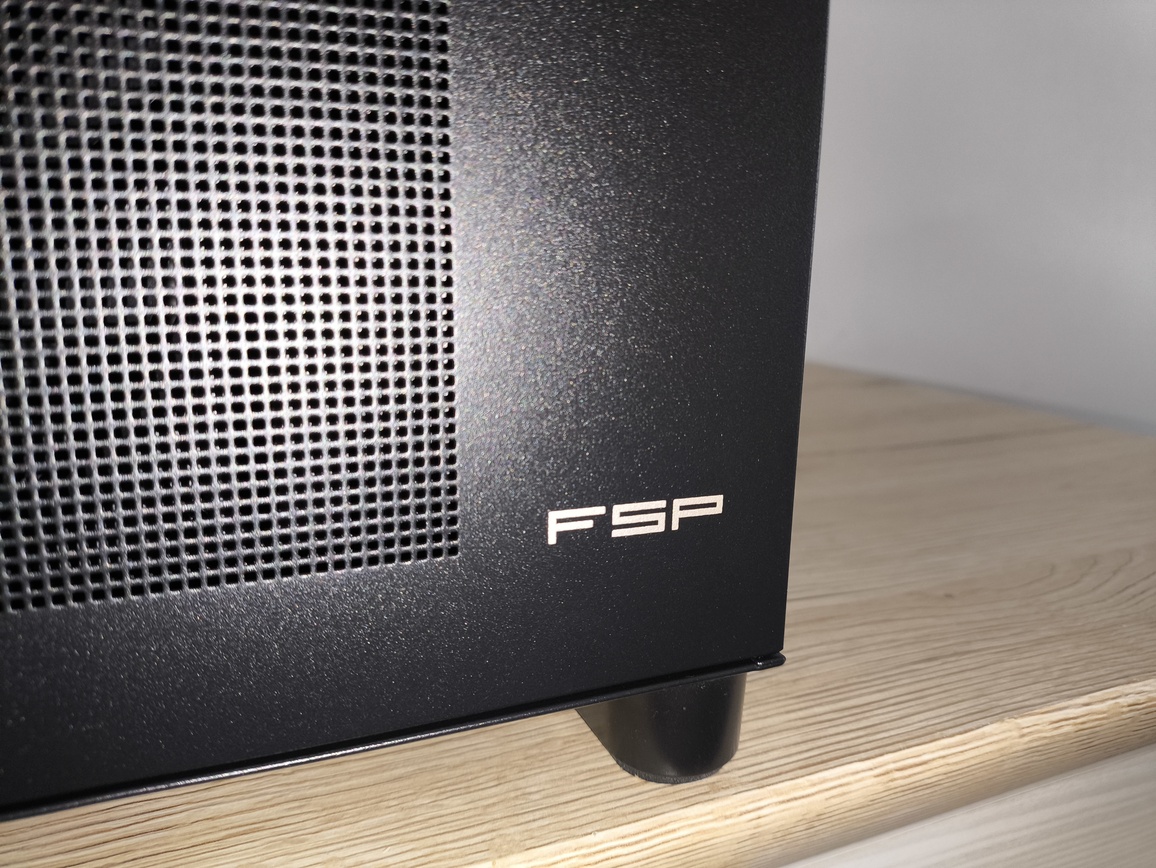 FSP / Fortron U500 - test bardzo minimalistycznej z wyglądu ale też bardzo pojemnej w środku obudowy Full Tower