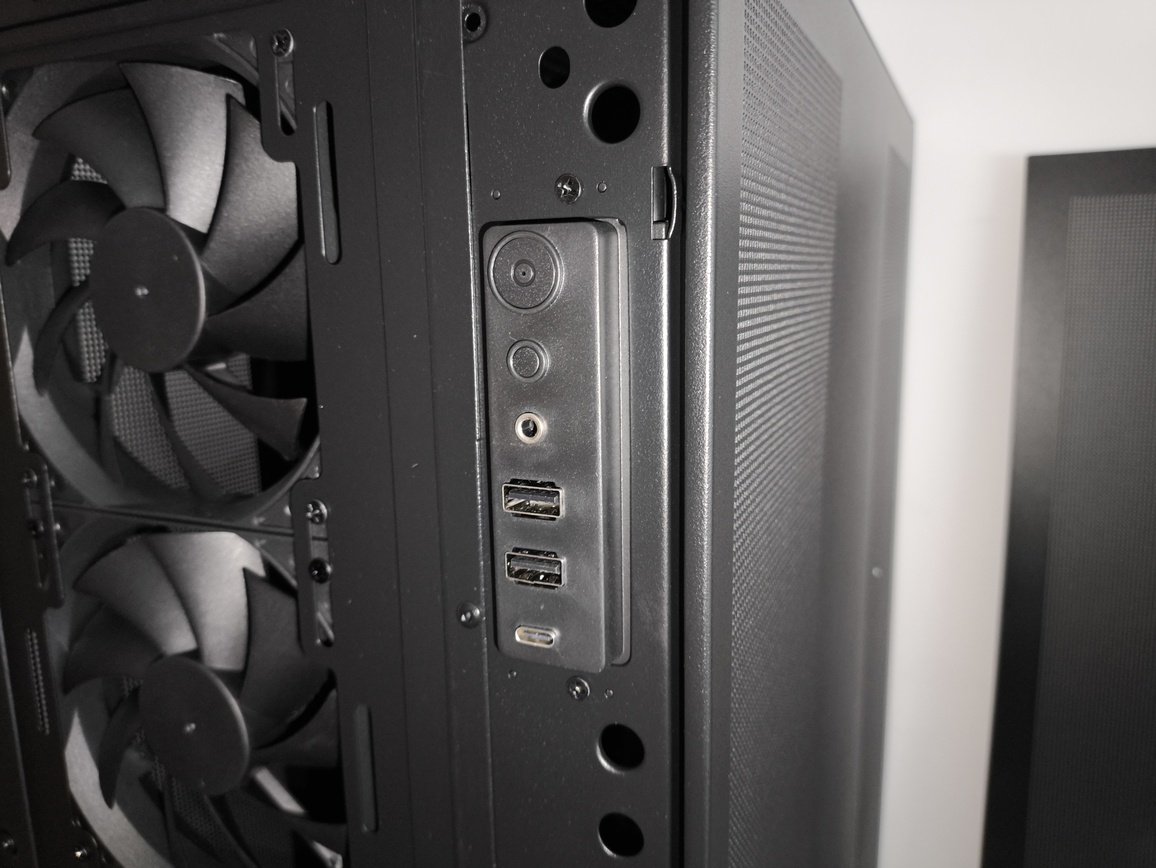 FSP / Fortron U500 - test bardzo minimalistycznej z wyglądu ale też bardzo pojemnej w środku obudowy Full Tower