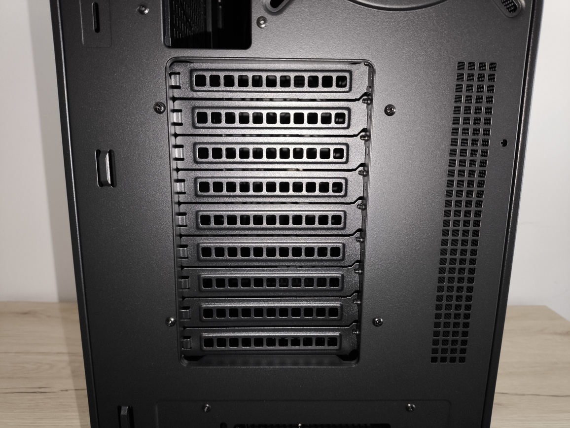 FSP / Fortron U500 - test bardzo minimalistycznej z wyglądu ale też bardzo pojemnej w środku obudowy Full Tower