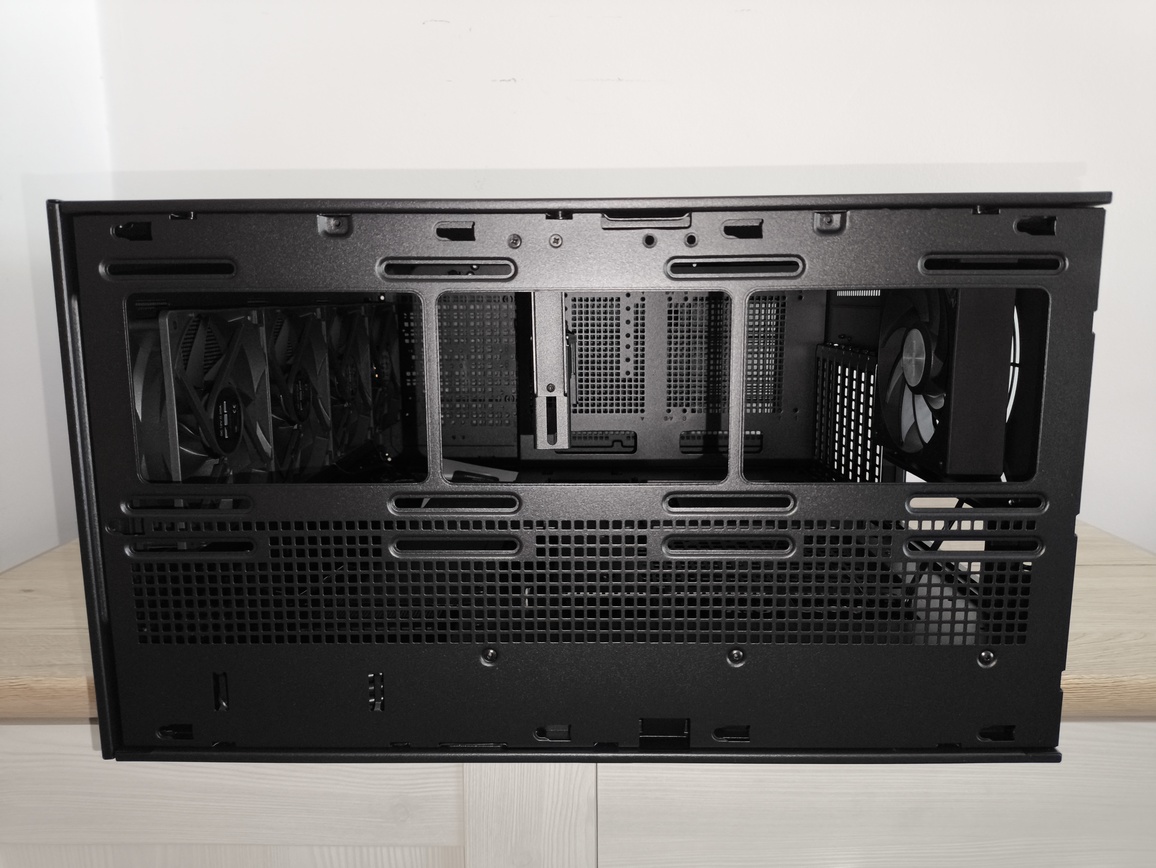 FSP / Fortron U500 - test bardzo minimalistycznej z wyglądu ale też bardzo pojemnej w środku obudowy Full Tower