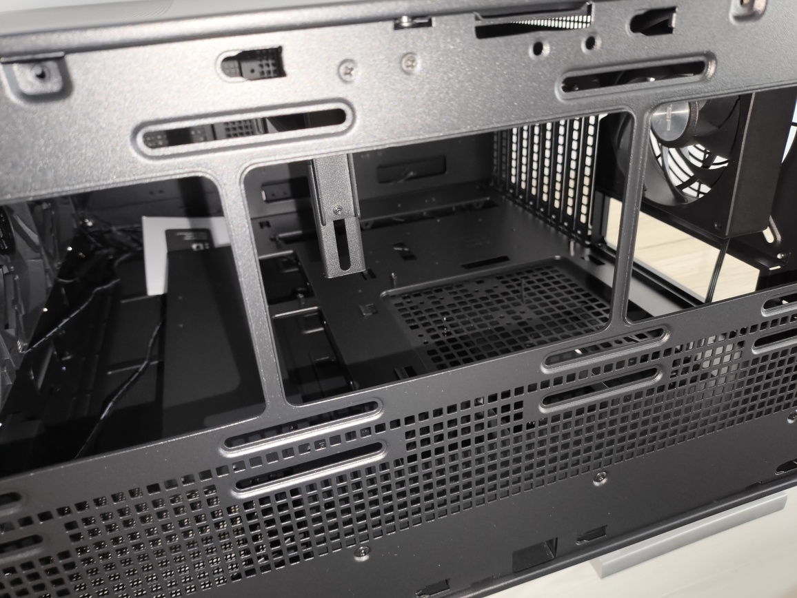 FSP / Fortron U500 - test bardzo minimalistycznej z wyglądu ale też bardzo pojemnej w środku obudowy Full Tower
