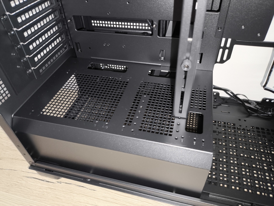 FSP / Fortron U500 - test bardzo minimalistycznej z wyglądu ale też bardzo pojemnej w środku obudowy Full Tower