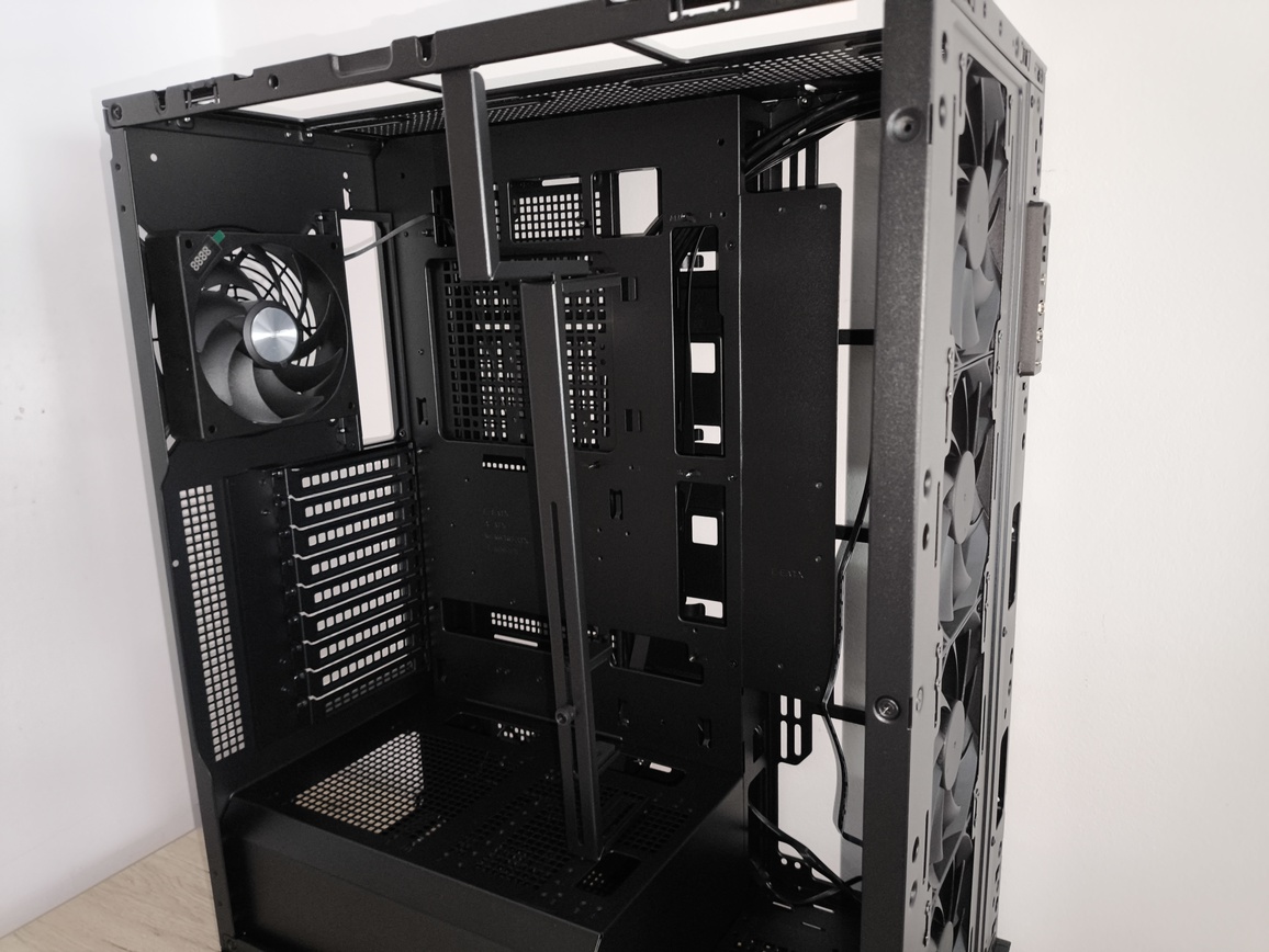 FSP / Fortron U500 - test bardzo minimalistycznej z wyglądu ale też bardzo pojemnej w środku obudowy Full Tower