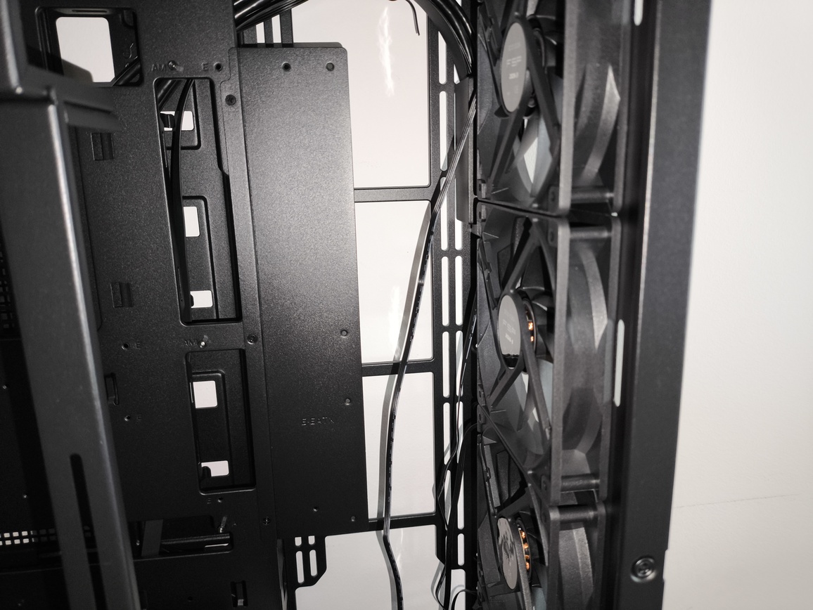 FSP / Fortron U500 - test bardzo minimalistycznej z wyglądu ale też bardzo pojemnej w środku obudowy Full Tower