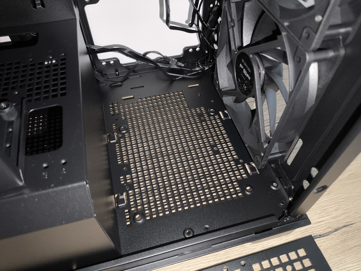 FSP / Fortron U500 - test bardzo minimalistycznej z wyglądu ale też bardzo pojemnej w środku obudowy Full Tower
