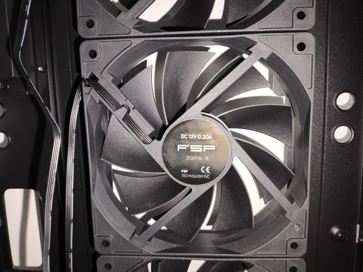 FSP / Fortron U500 - test bardzo minimalistycznej z wyglądu ale też bardzo pojemnej w środku obudowy Full Tower
