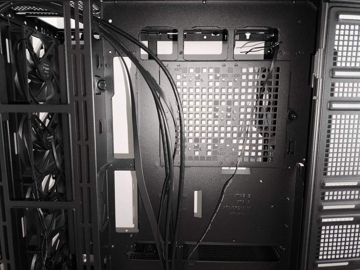 FSP / Fortron U500 - test bardzo minimalistycznej z wyglądu ale też bardzo pojemnej w środku obudowy Full Tower