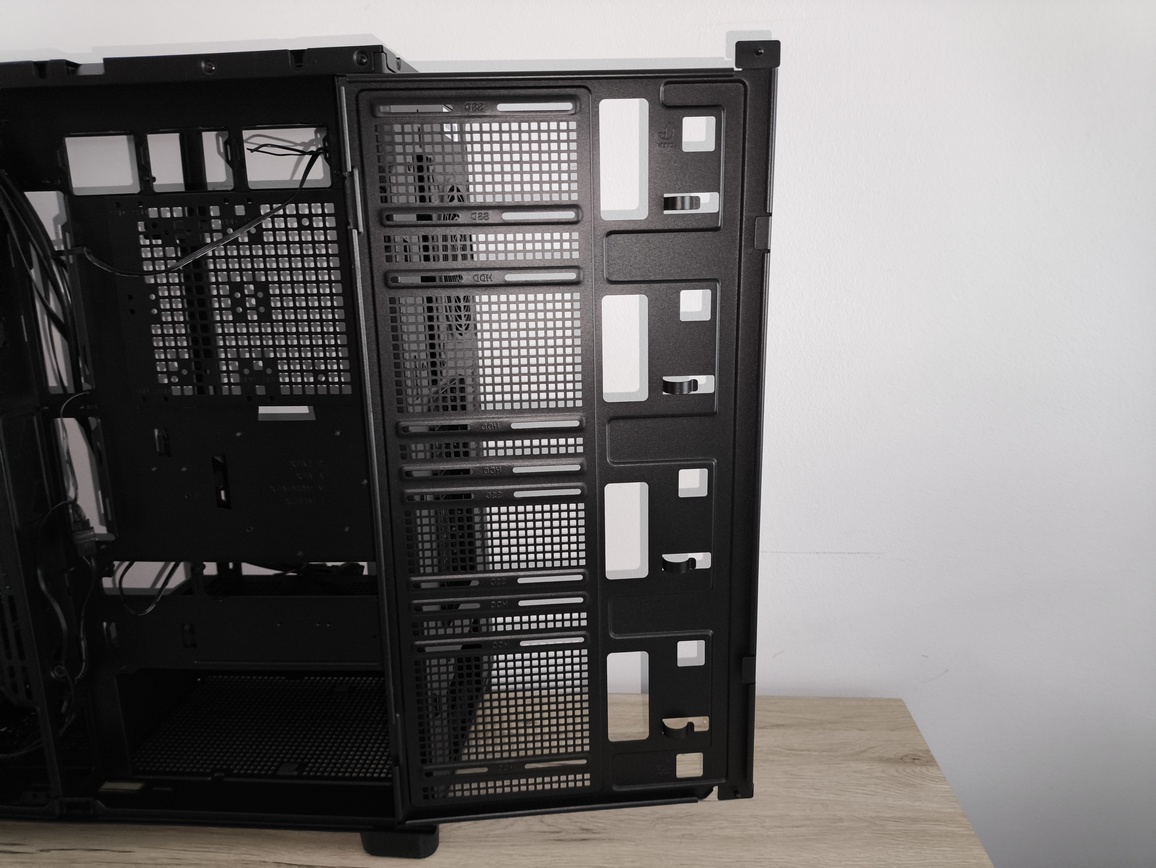FSP / Fortron U500 - test bardzo minimalistycznej z wyglądu ale też bardzo pojemnej w środku obudowy Full Tower