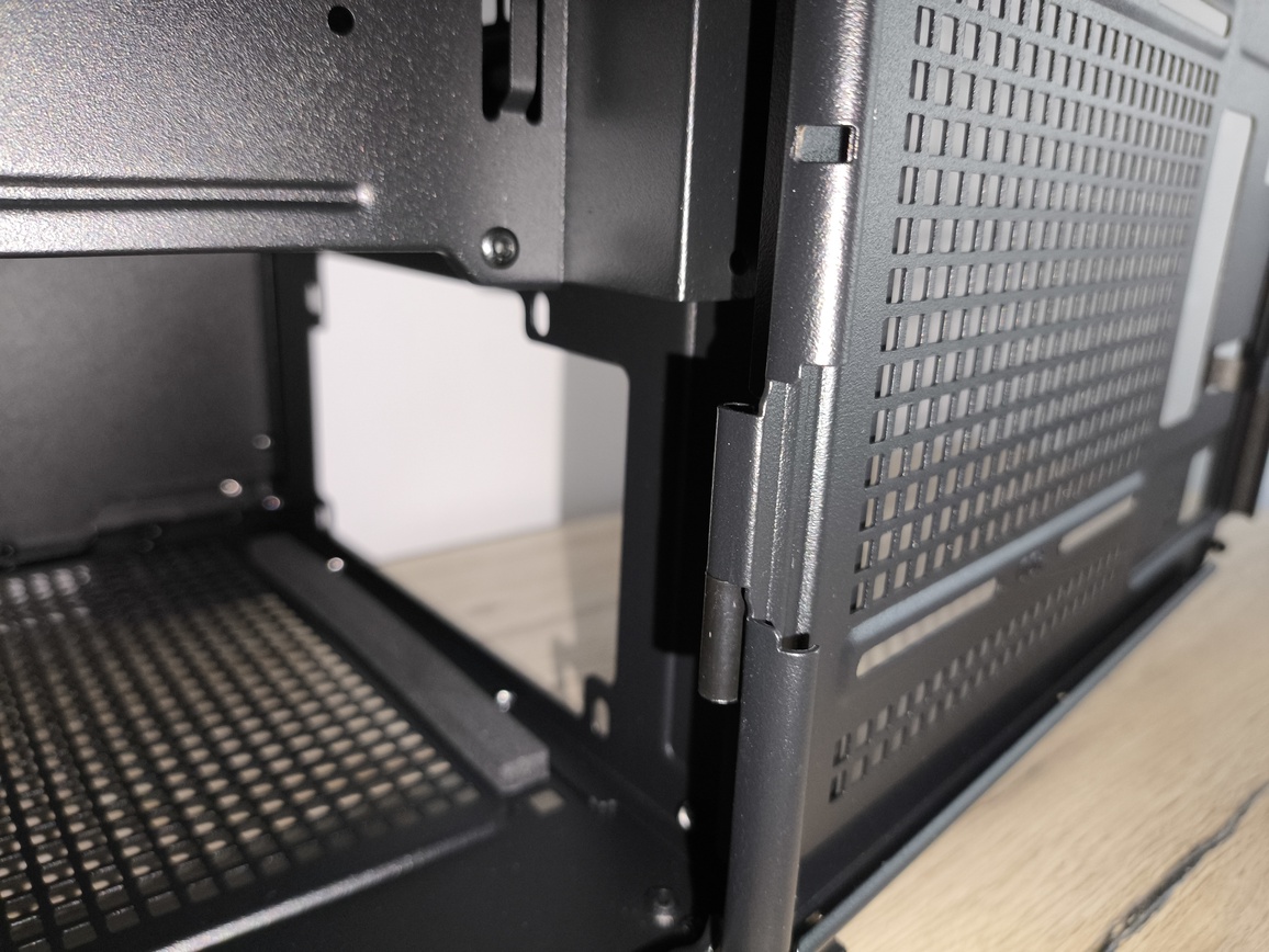 FSP / Fortron U500 - test bardzo minimalistycznej z wyglądu ale też bardzo pojemnej w środku obudowy Full Tower