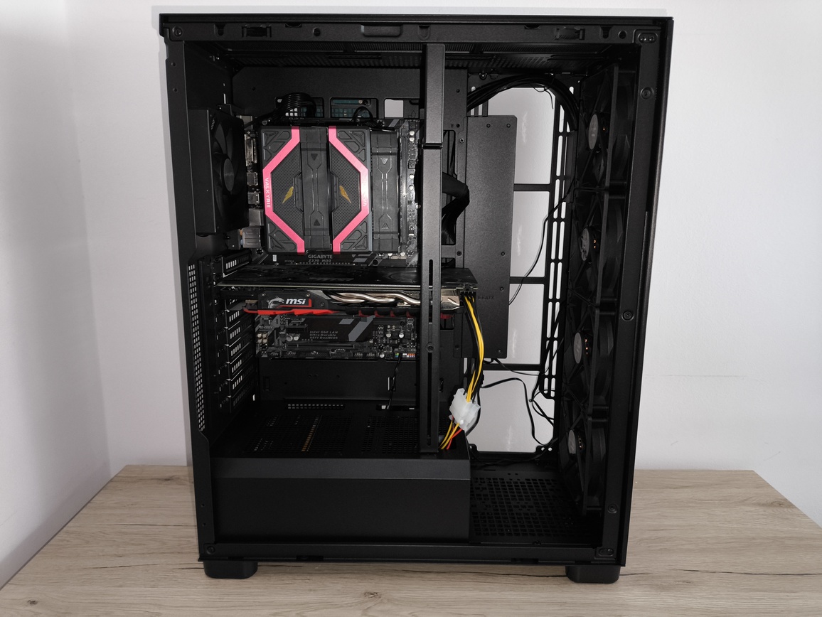 FSP / Fortron U500 - test bardzo minimalistycznej z wyglądu ale też bardzo pojemnej w środku obudowy Full Tower