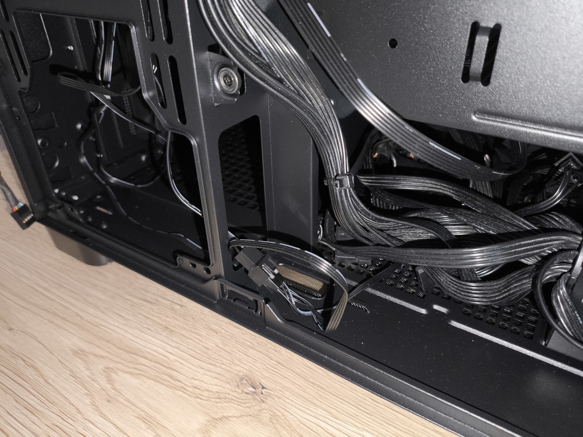 FSP / Fortron U500 - test bardzo minimalistycznej z wyglądu ale też bardzo pojemnej w środku obudowy Full Tower