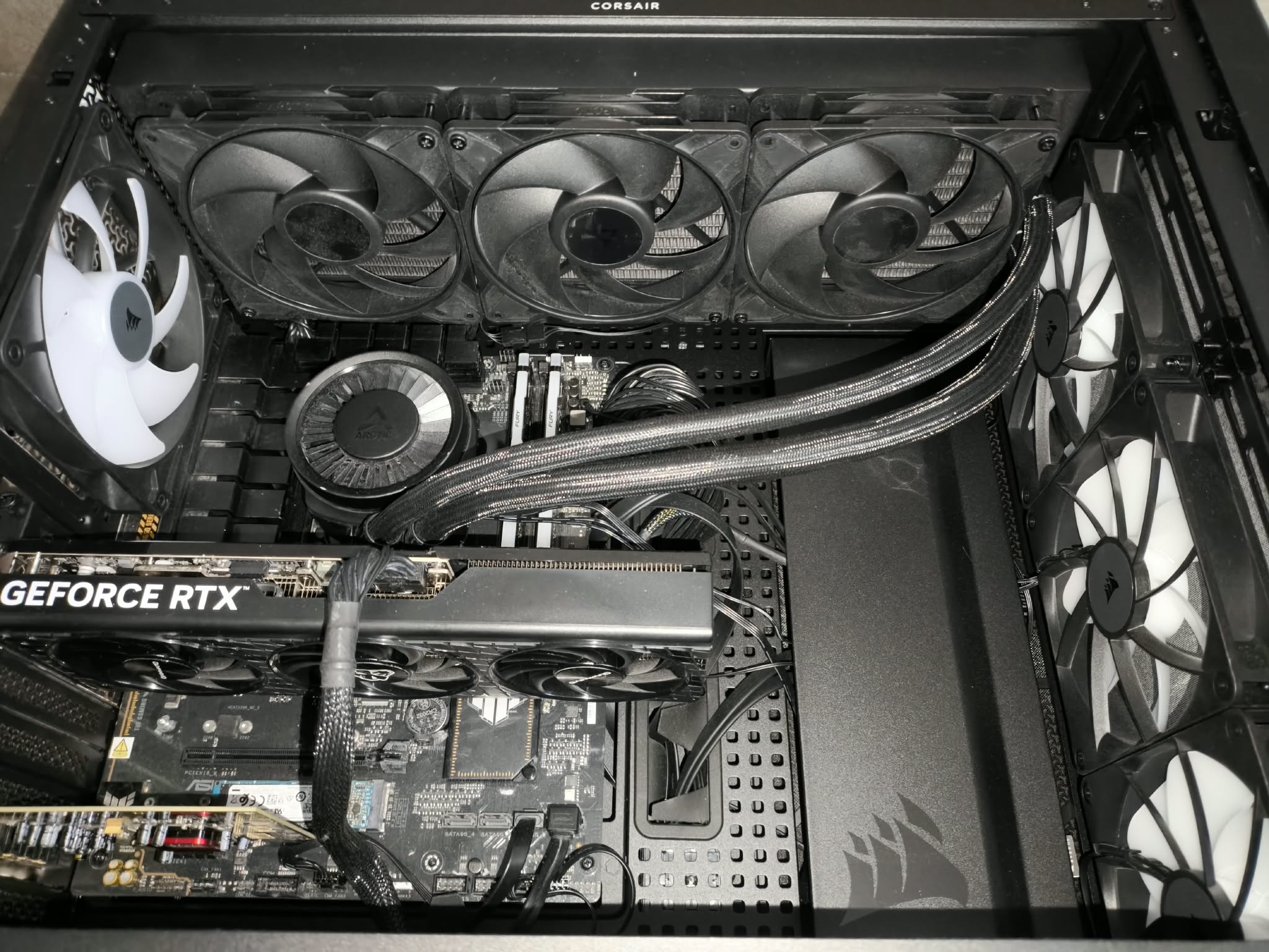 Arctic Liquid Freezer III Pro 420 black - test bardzo wydajnego chłodzenia AIO. Jednak aby go używać, trzeba mieć odpowiednią obudowę